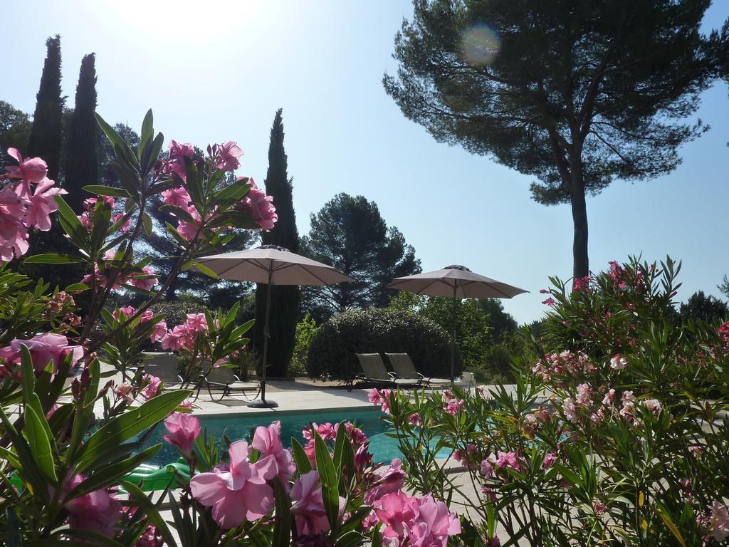 Les Mazets Du Luberon Bed & Breakfast Puget Bagian luar foto