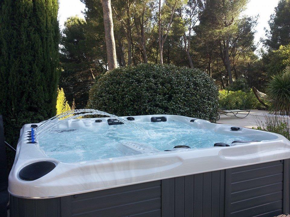 Les Mazets Du Luberon Bed & Breakfast Puget Bagian luar foto