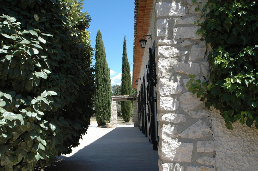 Les Mazets Du Luberon Bed & Breakfast Puget Bagian luar foto