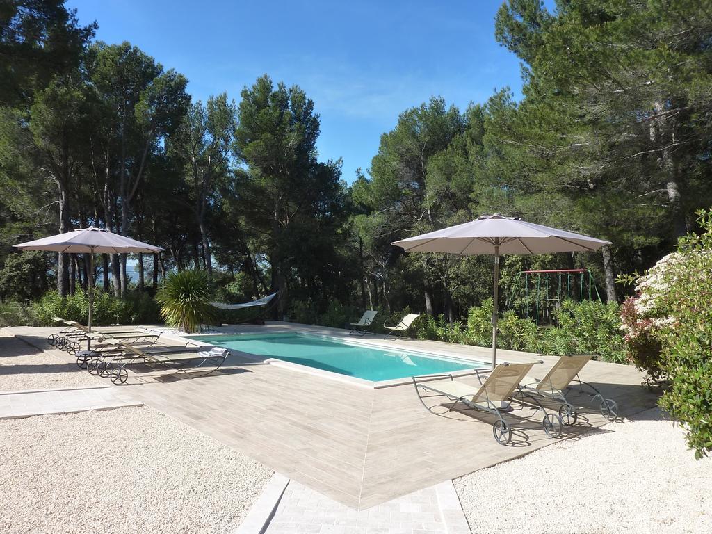 Les Mazets Du Luberon Bed & Breakfast Puget Bagian luar foto