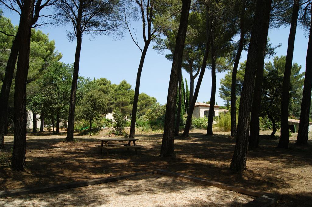 Les Mazets Du Luberon Bed & Breakfast Puget Bagian luar foto
