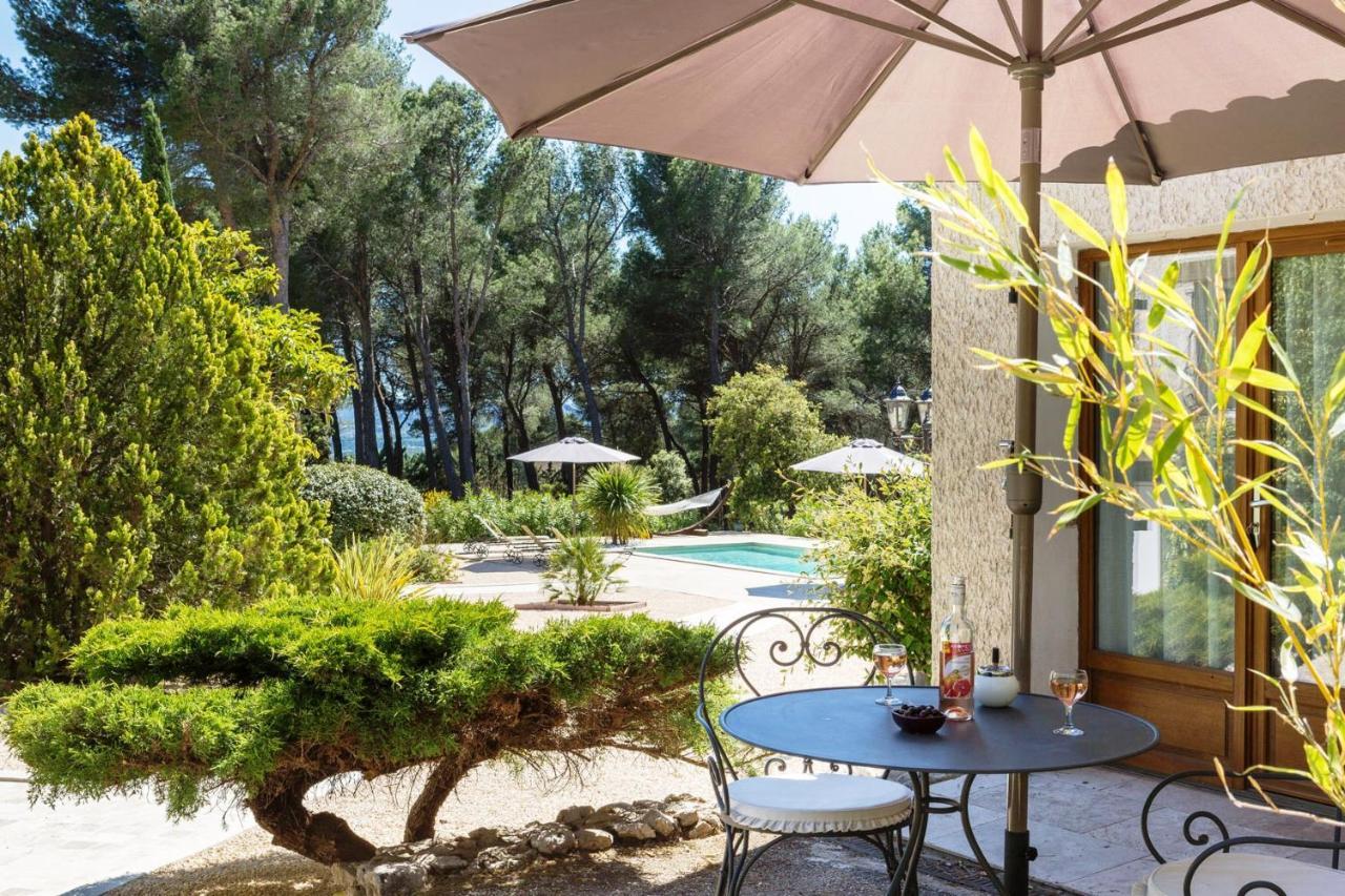 Les Mazets Du Luberon Bed & Breakfast Puget Bagian luar foto