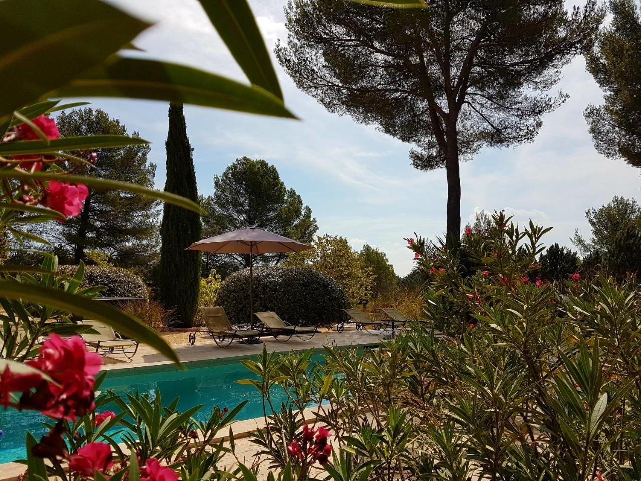 Les Mazets Du Luberon Bed & Breakfast Puget Bagian luar foto