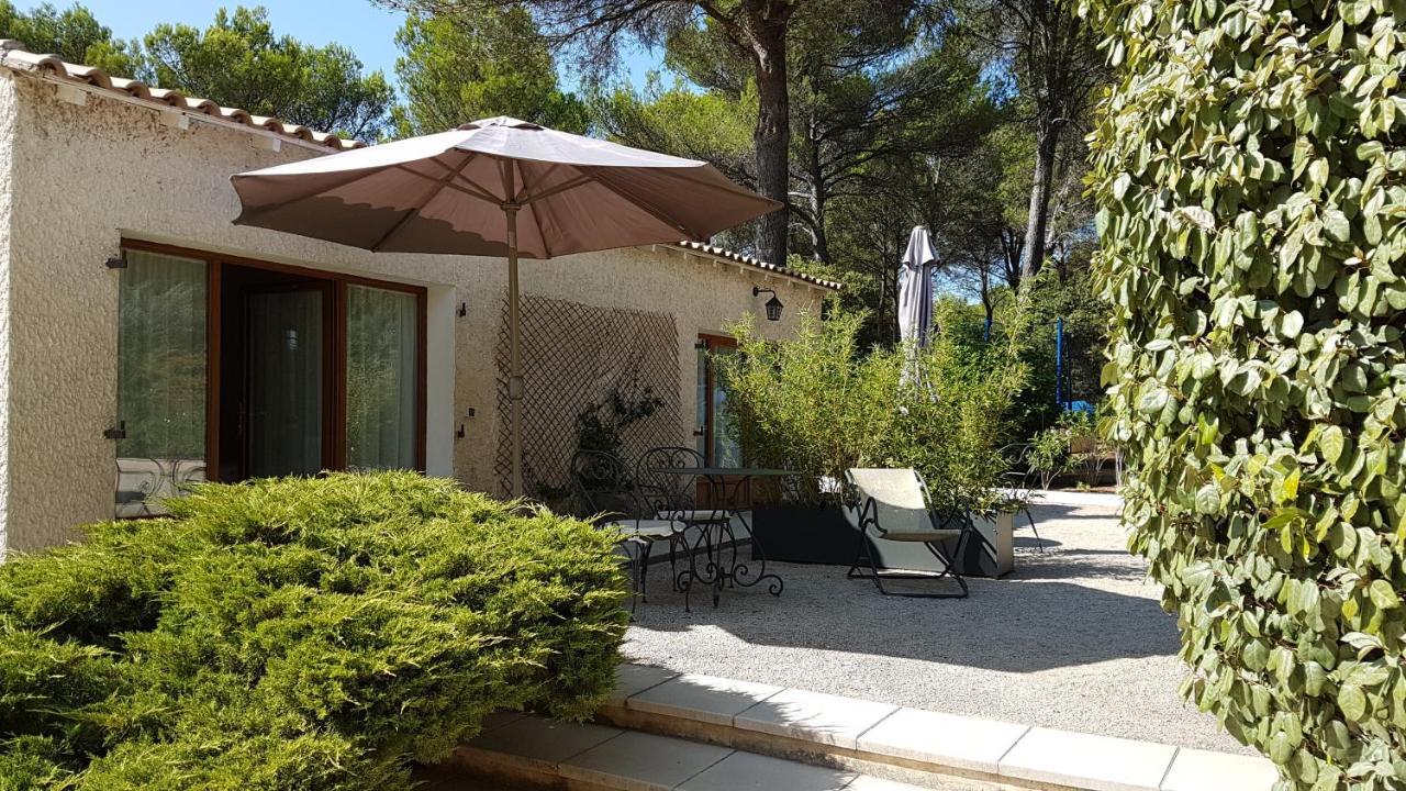 Les Mazets Du Luberon Bed & Breakfast Puget Bagian luar foto